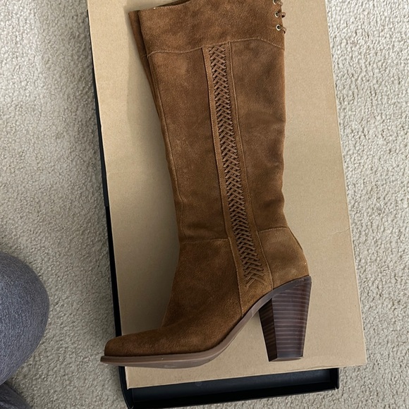 Jessica Simpson boot! - Picture 2 of 8